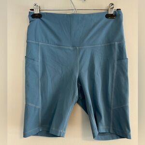 Shambhala Women's medium blue high rise athletic bike shorts w/ side pockets